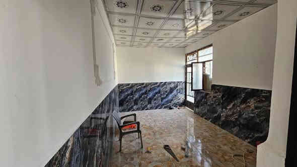 بيت للبيع في كربلاء💯
✅️بيت للبيع مساحة 400 م
واقع حال 500 م واجهة 20 م 
تحت البناء 200 م بناء طابوق 

✅️متوفرة كافة الخدمات
تبليط، ماء، كهرباء، مدارس
طابو سند 25 إقرار محكمة 

✅️الموقع كربلاء - منطقة الجذار 
شارع نجف كربلاء عمود 1141
يبعد عن شارع نجف كربلاء 4 كم 
يبعد من مركز مدينة كربلاء 15 كم 

💰السعر 65 مليون  عقاري كربلاء 

📞 إتصل الآن:  ***********
