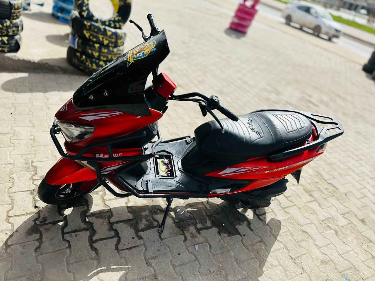 السلام عليكم دراجه سترونك مابيها اي نقص بس مجفته مره فقط والدراجه ناعم وحلو مشيها العنوان البصره الحيانيه الرقم ***********السعر 600الف البصرة, العراق
