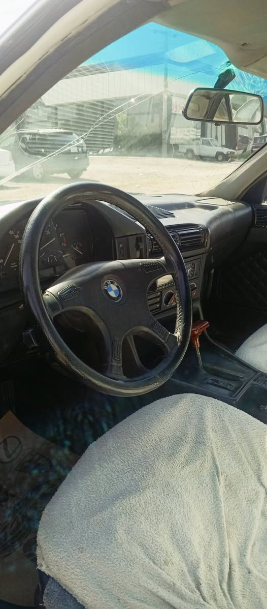 Bmw525 موديل 92ئارمي پلاستيك سليماني مه كينه كه پس گيرتو ما تيك چوار جام كا ره با 6كه له ئاوينه گوي به رخ ويلو تايه ي مشه به ك لوك بيمه سروفه بيته قه و ره قه يه  سعري  ژ.م*********** 32مه عمه له كالار, السليمانية

