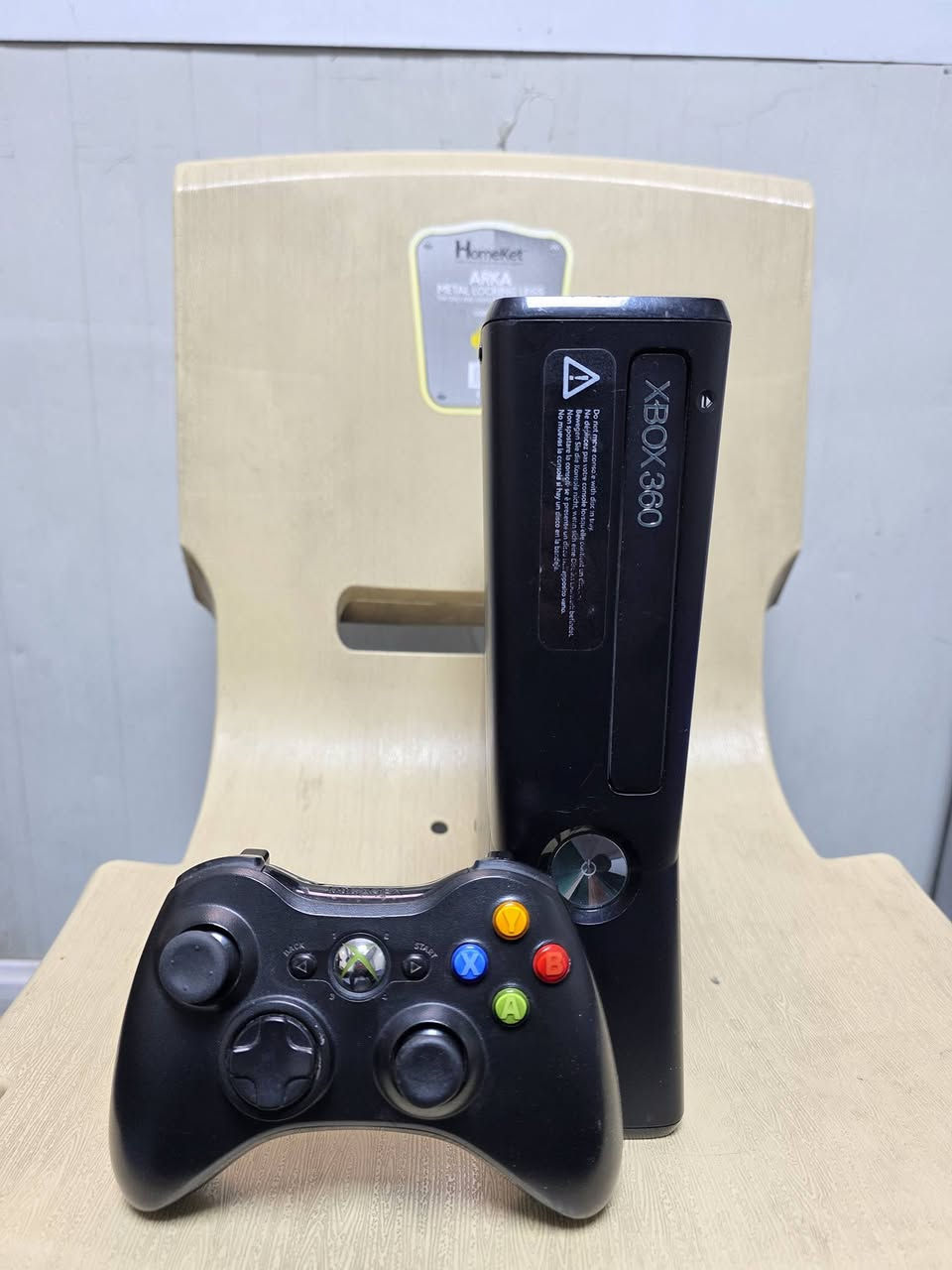 اكس بوكس مهكر 360حيل حيل نظيف بعده جديد الجهاز نظام ارورة يحتوي على 83لعبة قويه مثل ماموضح بالفيديو ويحتوي على جوستك بلادي وغراضه كله بلادي شرط الفحص والضمان السعر 115وبي مجال للطيبين توصيل جميع المحافظات متوفر ***********
