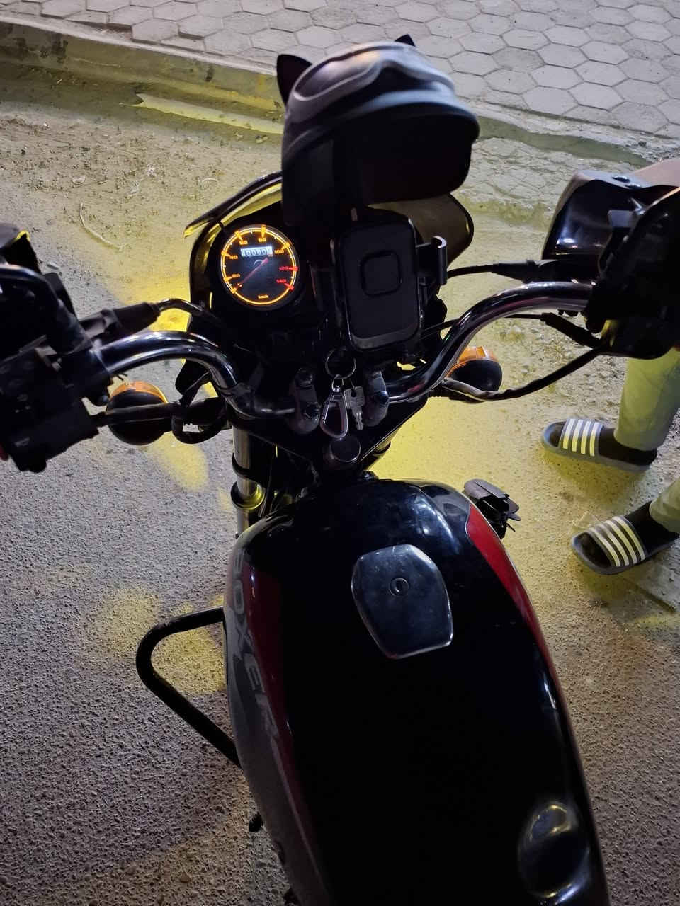 سلام عليكم دراجة بوكسر البيع موديل 2022 مرقمة بغداد بسمي المكان بغداد المحمودية سعر 1650 او بيها مجال ***********
