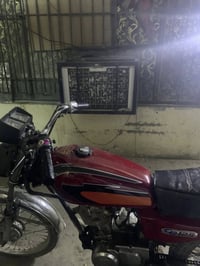 دراجه أيراني ٤كيرمديل١٦ دراجه مالته كلوباتها كله طافيه بس يعني اتشدلها...