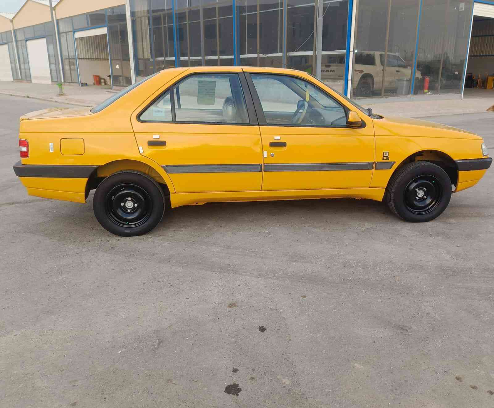 السلام عليكم بيجو لميس (2016) هيئة غرامات مصفر رقم جديد بس على التثبيت السيارة مكفولة كشر ومكية وكير وكهربائيات كلهة مكفولة تخم تاير جديد حدادية بل كارتون تبريد ثلج مكاني بغداد الجديدة قرب جبار ابو الشربت السعر 48مجال شي بسيط مكلف بل نشر رقم راعيهة ***********
