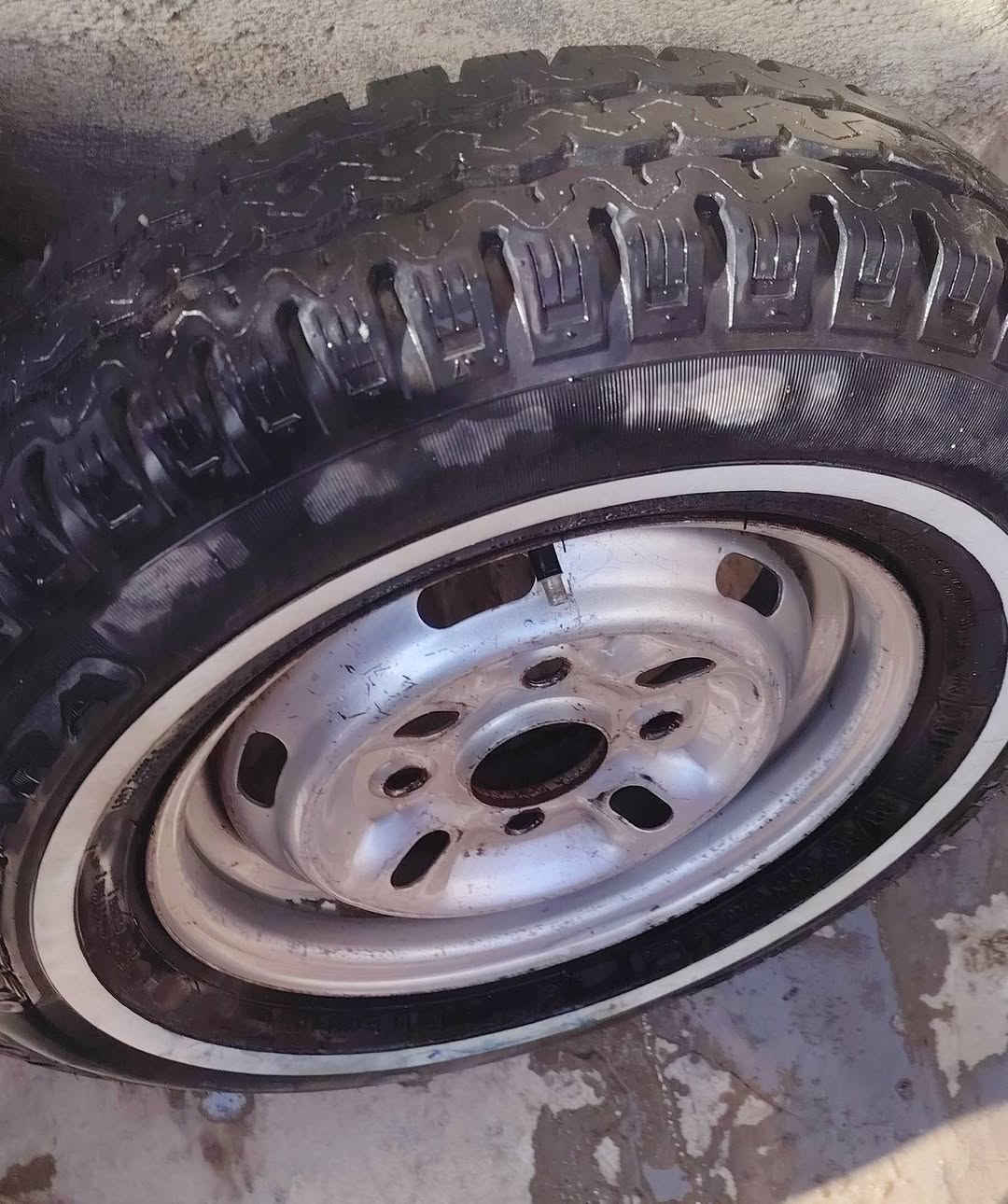 لبيع تواير زوج استعمال قليل السعر 80 قفل ***********
