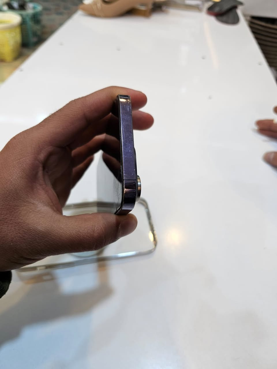 السلام عليكم ايفون ١٤ برو ماكس نضيف جهاز كلشي ما مبدل بي بطارية ٨٢ ذاكره ٢٥٦ بس ضهر طاك يتبدل السعر مالته ٧٨٠ وبي مجال بسيط *********** للاستفسار
