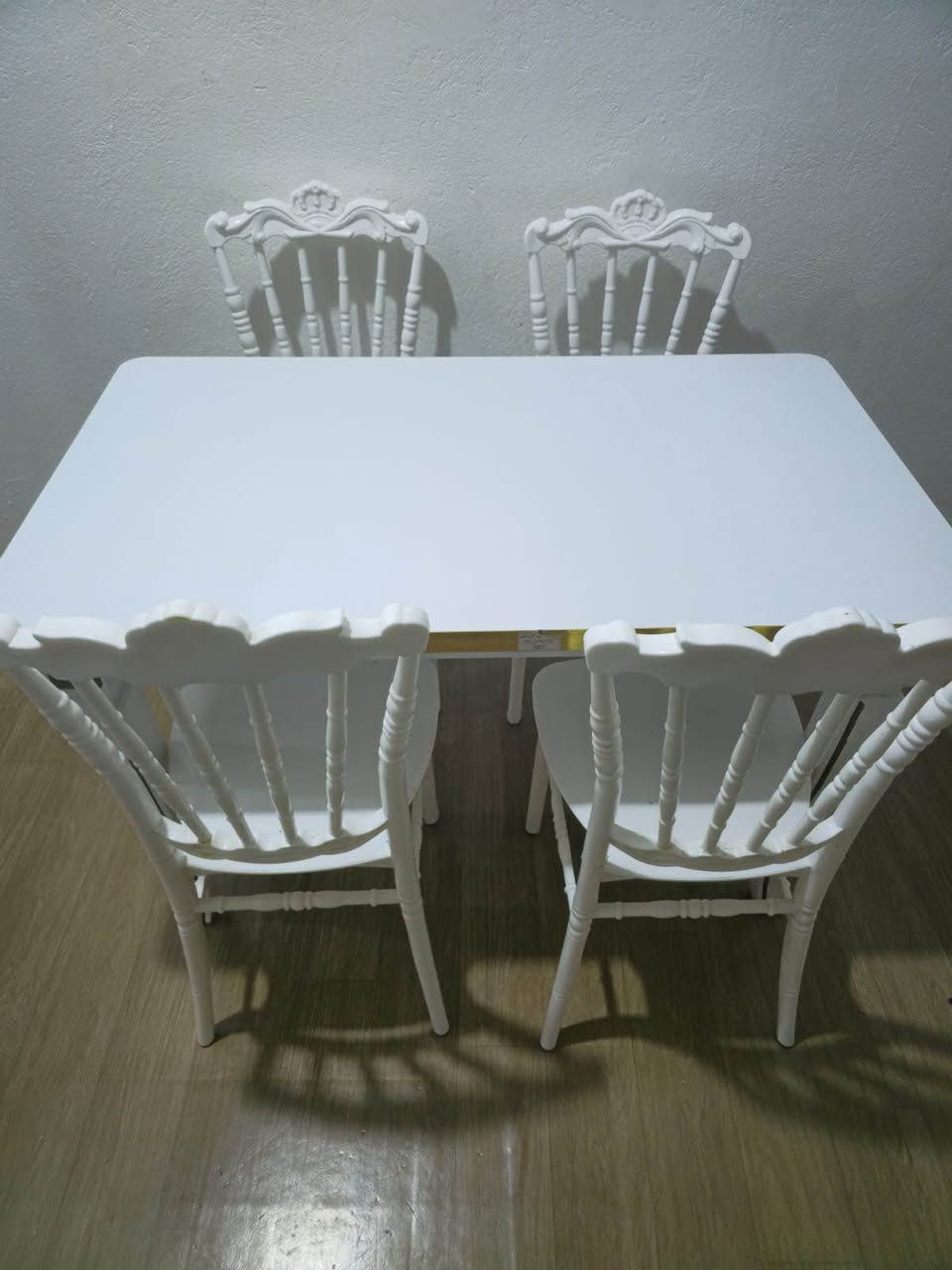 ميز طعام ١٢٠ وعرضه ٨٠ الميز خشب والكراسي عاج
السعر 125

0770 063 8238 البصرة, العراق
