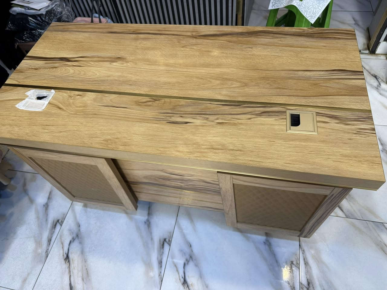 ميز مستعمل للبيع 
كربلاء 
***********
