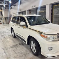 للبيع  لاندكروز 2014. V8  بغداد رقم مميز  مكفولة من صبغ والضربة  للاست...