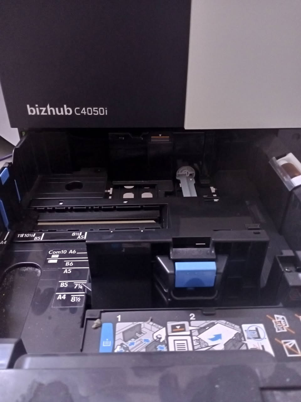 طابعة كونيكا بزهاب الاصدار الحديث
طابعة ليزرية مواصفاته تكدر تكتب اسمه تطلعلك مواصفاته 
سعره 450 
مكاني بغداد 
***********
