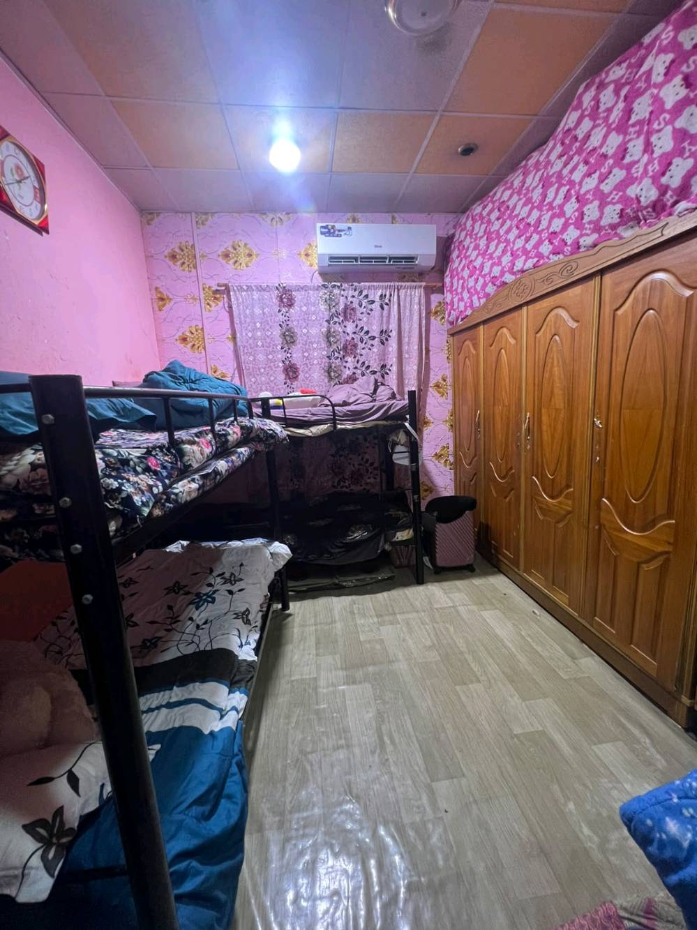 👇 السلام عليكم يتوفر دار سكن تجاوز للبيع ماعلي لا قص ولا ازالة 👇 المساحه 150 متر يحتوي على غرفتين نوم وهول مجمع صحيات داخلية وصحيات خارجية وديوان خارجي 👇 كراج صغير 👇 مطبخ / بيتونه / علما المنزل بالكامل سيراميك 👇 السقف كونكريت مسلح 👇 السقف ثانوي 👇 يتوفر خطين كهرباء وطنية 👇 وكهرباء امبيرات 👇 ويتوفر خطين ما وخط بير ارتوازي 👇 المنزل ركن علي شارعين 👇 المنطقه تحتوي علي جميع الخدمات ما وكهرباء و مستوصف صحي و صيدليه ومدارس ابتدائية 👇الجيران ذهب صافي 👇 العنوان البصره الزبير قرب السيطرة البحرية دور الدواجن 👇 السعر 31 مليون 👇 الاستفسار والمراسله علي الخاص او واتساب *********** 👇👇👇👇👇👇👇👇👇👇👇👇👇👇👇👇👇