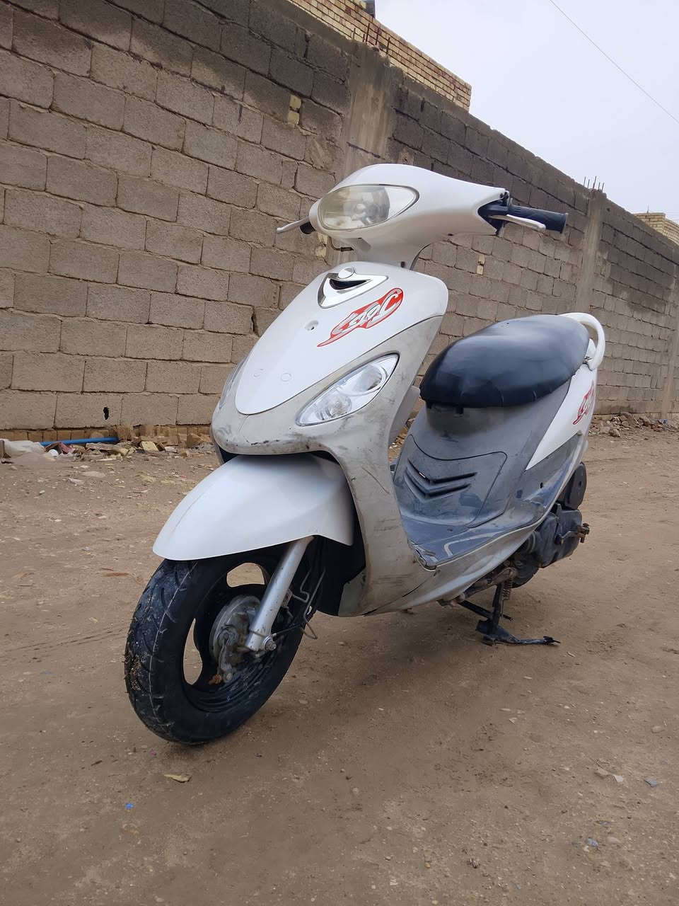 سلام عليكم ماكس منغولي كفاله عامه 
الدراجه رنبه مال جناي مكينه ما مفتوحه 
نعومه فول شله ومعدل 100
اشاير لايت سلف كله شغال كيجات بانزين كيلو متر كله شغال 
تشغيل اي وقت نص نكره تاير امامي جديد وخلفي كلش نضيف 
ملاح يخبل مكاني بغداد العبيدي 
***********
موجود شريحة واتساب
