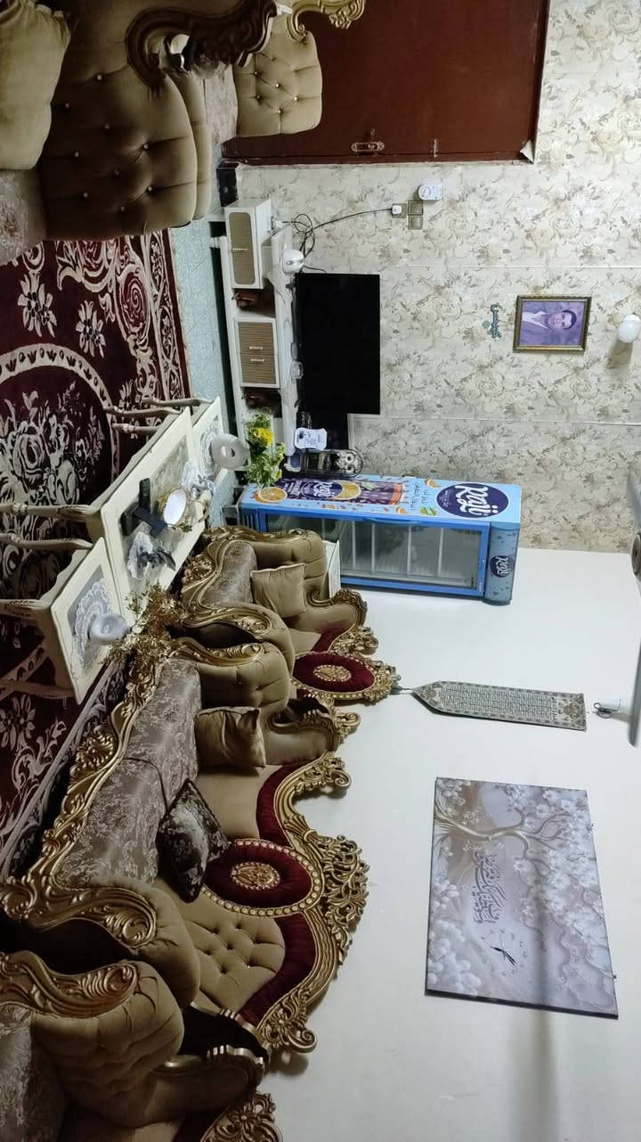 السلام عليكم
بيت للبيع في ام الخيل الثالثة قرب شارع 20 البيت موقع مميز يقع ع شارعين الشارع الامامي 10 والخلفي 15 حاليا بالباب سبيس يعني مقبل ع تبليط يتكون من طابقين 

الطابق الاول 

غرفتين نوم صاله كبيره جدا براني كبيره ومطبخ حار وبارد مجمع صحي داخلي وخارجي

الطابق الثاني

يحتوي ع ثلاث غرف نوم مخازن عدد ثنين وصحيات وصاله كبيره 

الي مهتم بي مراسله الصفحة او الاتصال ب الرقم ***********

***********
