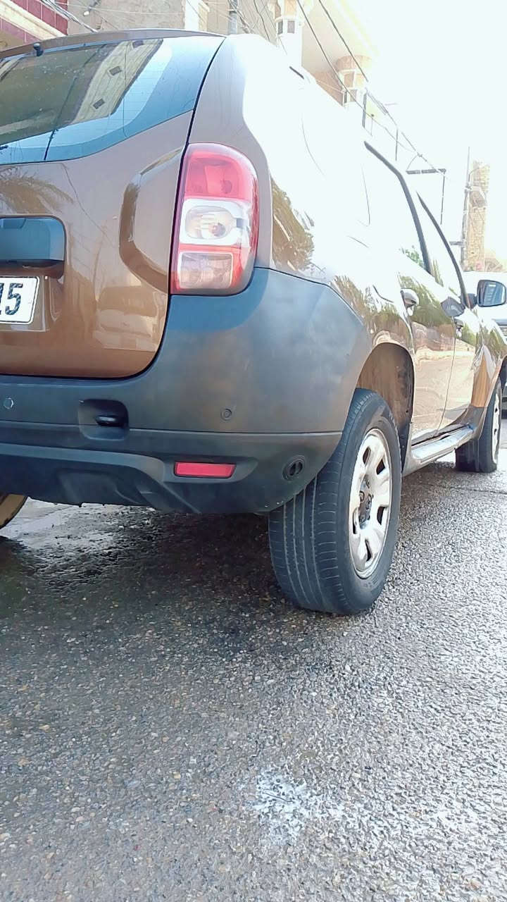 السلام عليكم سياره رينو فرنسي للبيع موديل 
16 مكينه خير من الله تبريد شغال حداديه كامله 
مكان السياره واسط الكوت رقم *********** 
 السعر 85 ورقه وبيها مجال
