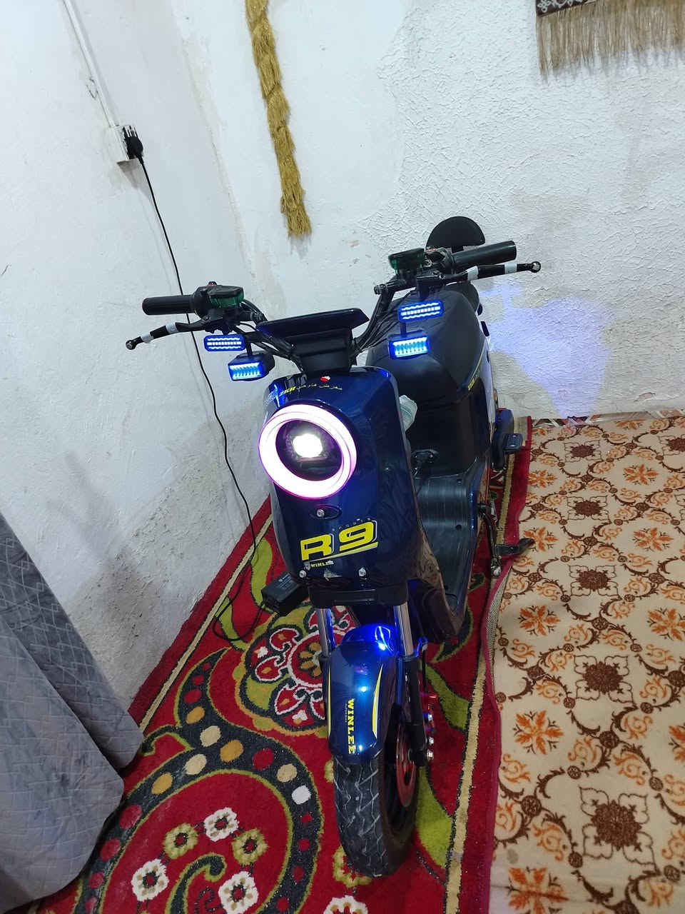 دراجه ار 9 دراجه نظيفه كهربائياته شغاله بصمه تشتغل عن بعد دراجه كفاله عامه السعر 400  دراجه نظيفه ما متعوبه العنوان الزبير حي الخطوه البصره ***********
