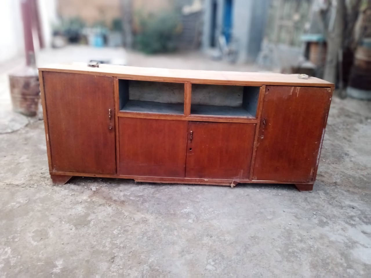 سلام عليكم متاح بوفيه عوزه بس صبغ  اليريده يجي خاص سعره 50وبيه مجال مكان شاميه ***********اتصل
