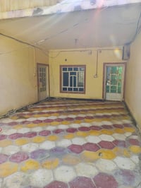 يوجد بيت للايجار الشارع الرئيسي حي الفرات يحتوي على غرفتين وصاله ومطبخ...