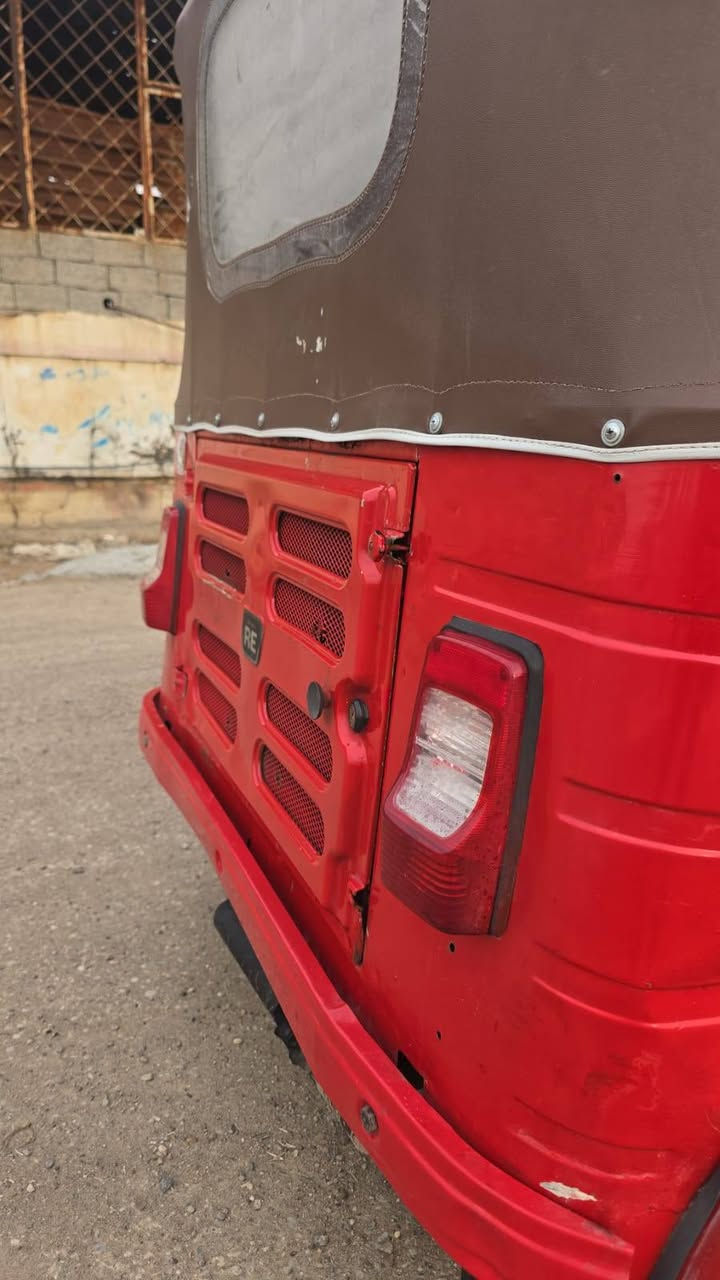 للبيع موديل 18 رقم وسنويه تحويل مباشر بيها مكينه مال 20 سيبايه درك كبات تايرات كلهن جدد***********
