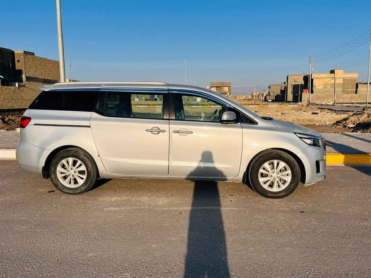 السلام عليكم سياره للبيع
سيدونه وارد امريكي مديل 2017 
سياره باسمي تحويل ثاني يوم السعر
195 وبيها مجال بسيط .مكان السماوه مركز ***********
