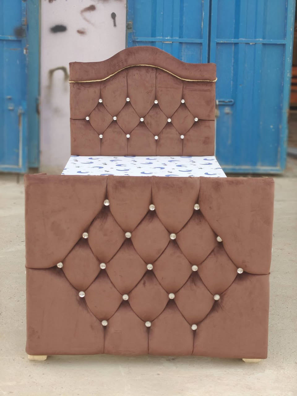 جزء بسيط من اعمالنا في مجال النجارة ✨
تخوت دوشمة نفر ونفرين وتخوت اطفال 
غرف نوم - قناصير - مناميات 🔸
تجديد التخوت المستخدمة وصبغ ابواب الخشب 
للحجز والاستفسار مراسلة الصفحة 
او الاتصال : ***********
العنوان: الحود مجاور مؤيد الوردي وتيم مارت✔️
