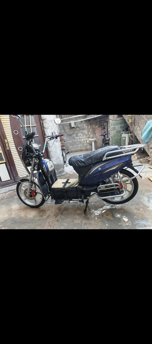 السلام عليكم ماطور شحن للبيع بطارياته نص عمرهن نضافته مثل مشوفه كدامك كله شغال مابي شي نقص سعره 250 اليريده يجي خاص اويتصل عل رقم مكاني السكنيه هذه رقمي ***********
