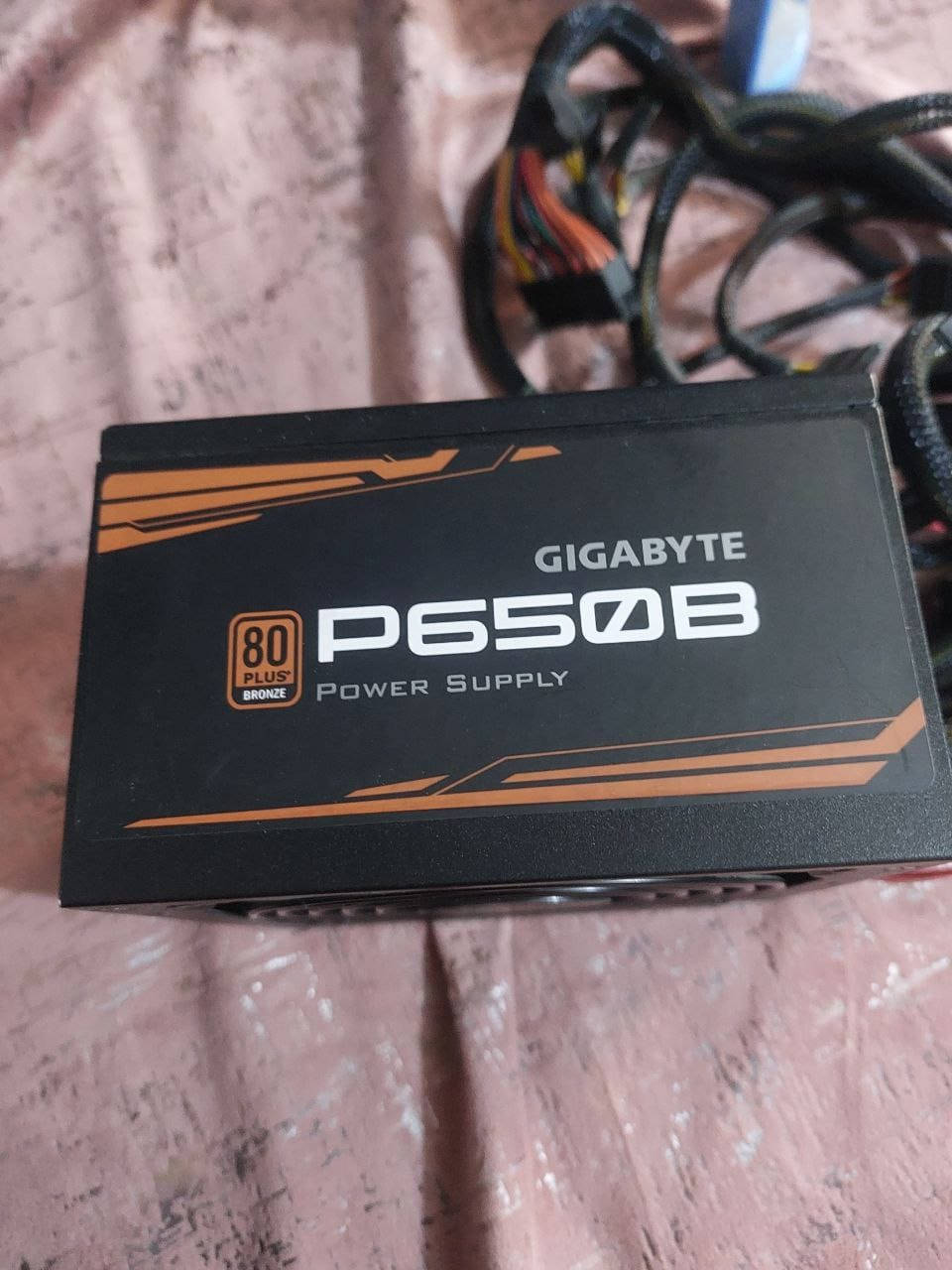 السلام عليكم قطع PC للبيع الاسعار ثابتة شاملة التوصيل 🔒

-Power Supply Gigabyte P650B 650w 80 bronze 

ب60 الف وية التوصيل 

-كيس فارغ Mid Tower مرتب

مروحة وحدة اخراج وبي مشغل اقراص ب35 الف وية التوصيل 

مكاني بابل/ حي العسكري

واتساب/ ***********
