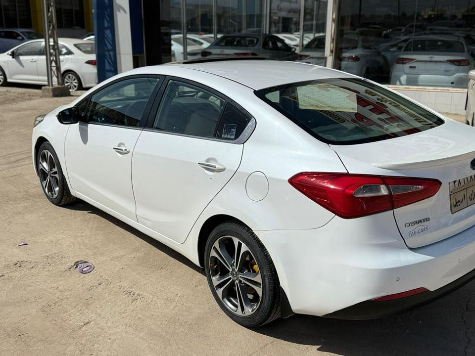 سيراتو 2014
فول واحد على واحد 
تحمكم كامل 
فتحه 
5ويل كب 
يدات نيكل 
مري شفط 
شفتات استيرن 
لد امامي لد خلفي 
حساس امامي حساس خلفي 
تبريد قطعتين 
السياره خليجي 
محرك 1600
بيهه صبغ جاملغ خلفي 
وربع جاملغ امامي
اتريد تحويل تريد وكاله 
مكان السياره بابل 
للاستفسار ***********
السعر 120 وبيهه مجال
