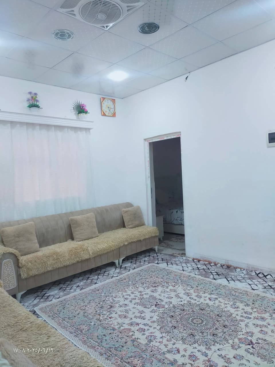 دار 200م للبیع فول خدمات
فرع تبلیط
قرب مدرسة خاک

مطبخ حار وبارد
غرفتین2نوم
استقبال + هۆڵ +صحیات ...

السعر 65 ملیون وبی مجال

عنوان المکتب/شۆراو قرب جامع حاجي شیخ عطار 

للاستفسار اتصل/
***********
***********
