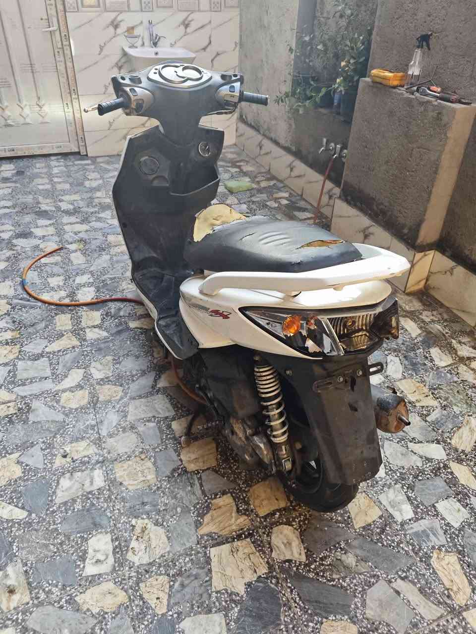 السلام عليكم سكنس فحل كابريتر للبيع لو مراوس  كلشي شغال سعرة  مكاني بغداد شارع الفلاح سعرة 500وبيهة مجال 
***********
