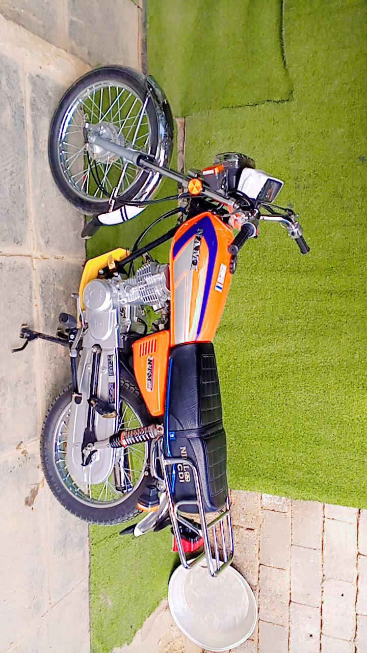 السلام عليكم للبيع نامه امتياز موديل 27 زيروو بعدهه اوراق كامله منفيس وصل معرض تروح ترقم مكفوله كفاله عامه من الشخط لون مميز السعر 750 وبيه مجال الشراي يتصل وبيه خير ويدلل خاص مغلق ***********
