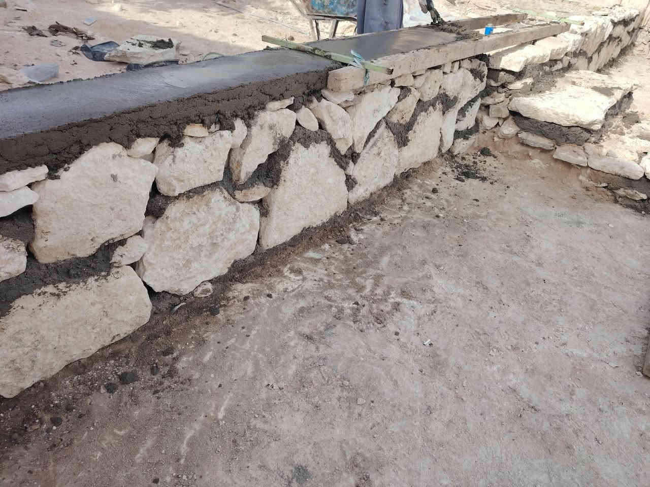 سلام عليكم
بناء حجر و رصف بأسعار مناسبة، للاستفسار الاتصال على الرقم ***********
