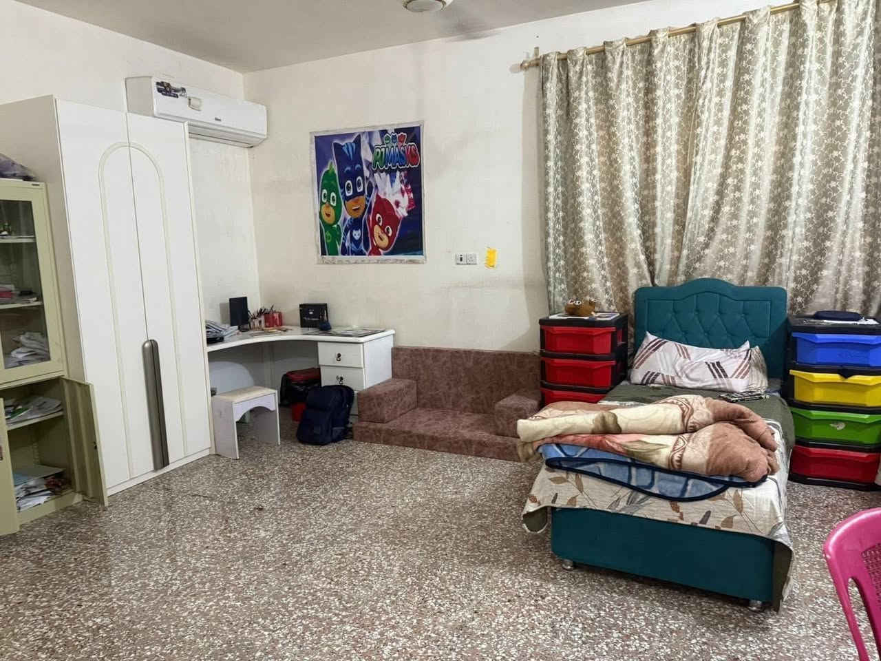 بيت للبيع مساحته ١٢٥ /م حي الإسكان مقابل محد الفني 

 منطقه مميزه ومخدومه من كافة الخدمات وبناء كونكريت درجه أولى 👌

طابقين 

بناء حديث 

الطابق الاول 

استقبال 

وصاله 

وغرفة نوم 

ومطبخ 

وصحيات 

الطابق الثاني 

غرفتين نوم 

وصاله

وصحيات

الاستفسار ***********
***********
 او مراجعة مكتب بركات الزهراء للعقار والمقاولات العامه حي الزهراء قرب مصتوصف اذ ردت بيع عقار او بناء أو ترميم ما عليك فقط مراسلتنا 
مكتب بركات الزهراء
