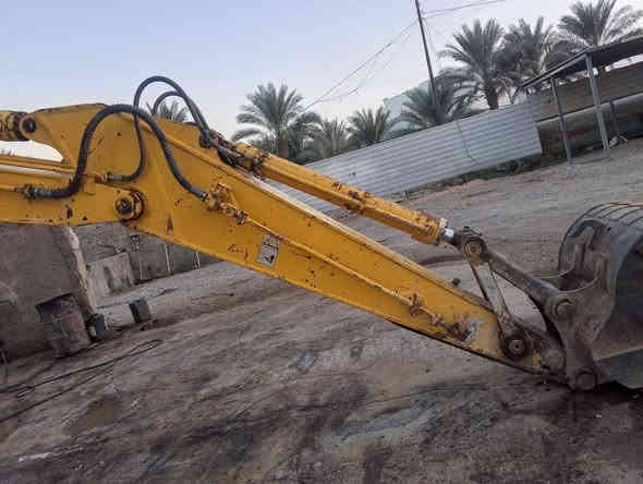 حفاره كوماتسو داش 6 موديل 2000
رقم اربيل محرك مجفت جديد هودرليك ماملعوب بي امئسسه نقار 9 رولات جب زراعي حفاره جاهزه الشغل  مكانها...الرمادي...للاستفسار ***********
