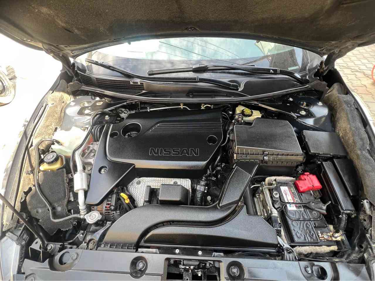 نیسان ئالتیما ٢٠١٧
رەقەم و سەنەوی تازەیە 
گێرو مەکینە بەشەرتی ١٠ وەستا 
گێرەکەی بەو شەرتەی وەک ئالتیمایەکی ٢٠٢٥ پاک بێت رۆنی گێری تازە گۆراوە رۆنی شەریکەی تێکراوە دەهەزار جارێک فلتەری بەرادیشم گۆریوە 
٨٥ مایل رۆشتوە 
تاخم پێشی تازە داگیراوە  
تایەی تازەیە 
مواسەفات S
پارچەیەک و پەلەیەک سەر بۆنیتەکەی بەبێ ناو گرتن 
تازە سێرڤسی کاملی بۆکراوە 
دەعامی بۆ دەعامی بەشەرت 
سەیارەکە هی کەسێک نەبوە خزمەتی نەکات کامل ئەشیای دەرەجەیکم تیا بەکار هێناوە 
*********** كركوك, العراق
