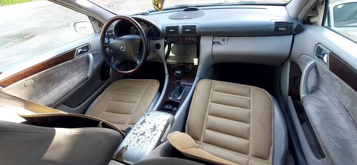 مارسيدس c200  موديل 2003 
مکینە چوار پستن 
گێر و مکینە بە شەرتی ١٠ فیتەر
بێ لێدرانە سەێارەکە 
رقم هەولێر.   ئەوەلیات. مالی مدنی و حجز و دزی بە شەرتە
تحویل بە شەرت نیە. 
ژمارەێ موبایل ***********
تکایە موشتەرێ نیت تلفون مەکە أربيل, العراق
