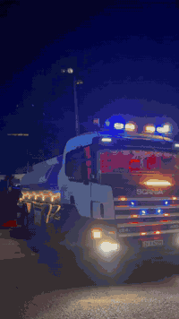 اسكانيا مؤديل ٢٠٠٢سياره جديد گئير مه كينه بشرط تانكي مغالوا تانكي 16000 *********** ***********
