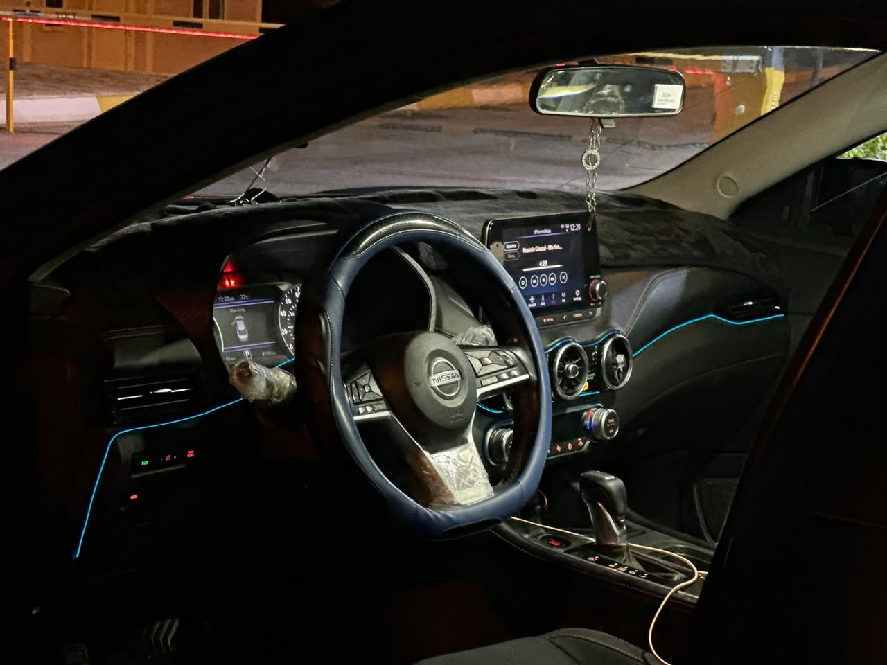 السلام عليكم 
سنترا sr
2021
مواصفات 
1-شاشة كبيرة
2-كامرة خلفية دوارة
3-رادرات امامي خلفي مع حساسات خلفيه
4- نقاط عمياء
5- ويل حجم 19
6- تحديد مسار (قيادة شبه ذاتيه)
7-كشنات مخمل تطريز
8- تشغيل عن بعد
9- بصمة تشغيل
11- اوتو لايت
10- كار بلاي اندرويد اوتو
السيارة محركها 2000 المرغوب
سيارة نصبتها حلوة
((داخلة كلين بيها تقرير))
وهنا صار عندي بالعراق ضرر دائرة بالبابين باب الصدر والخلفي 
 3N1AB8DV1MY216067
وهذا رقم الشاصي لليحب يشوف
السيارة ماشية 76الف
*********** للتواصل ع الخط او واتساب فقط
السعر 125 وبيها مجال للشراي
(((ماسنجر غير متوفر)))
