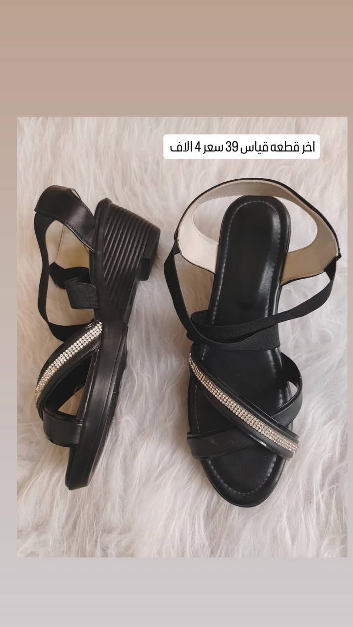 السلام عليكم احذيه وحقائب وشحاطات قطع وقياسات مختلفه
*********** حجز واتساب
او مراسله عله الصفحه
