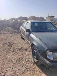 سياره مارسدس دب باسمي مكينه محور فيشه وبطل  سعره 32 07805853004