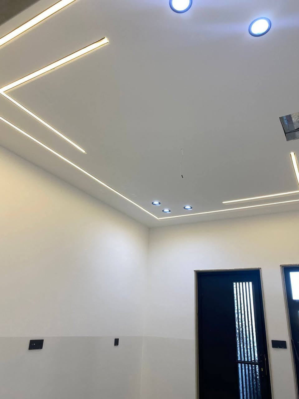 صبغ وديكورات وسقوف ثانوية واجهات فوم تقطيع بديل الخشب بديل الرخام الاتصال على الرقم ***********
