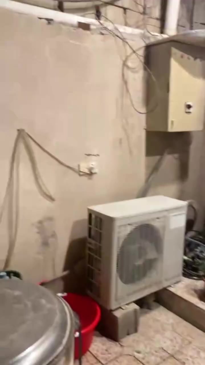 دار للبيع الصحفين الاولى طابو صرف المساحه ١٢٥ م
عل شارع ١٠ طابقين السعر ١٢٩ قابل للتفاوض 
*********** تواصل وات ساب
