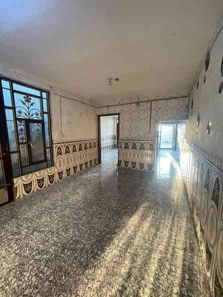 عروض اليوم دار للبيع المساحة           102 متر قطاع 24
طابق واحد غرفه وصاله وستقبال ومطبخ وصحيات داخليه وخارجيه وطارمه كبيره السعر 86 مليون الاستفسار مراجعة مكتب المصطفى قرب مؤكولات السلطان الاتصال على الرقم التالي ***********
