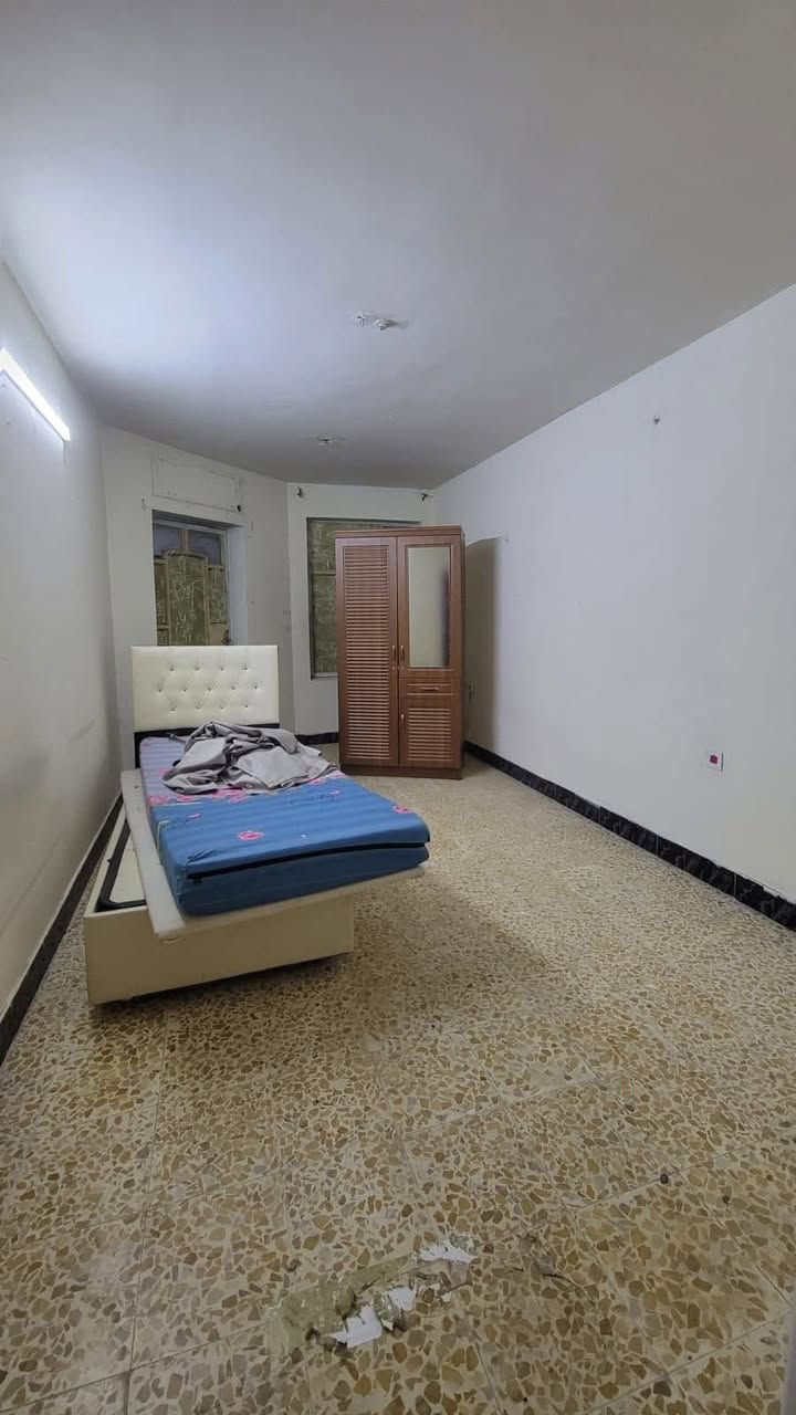 للايجار في السيدية
بيت 150 متر

💠 غرفة  نوم 4 

💠صاله

💠مطبخ 

💠وخدمات 

 بدل الايجار مليون وربع 

📍موقع : السيديه - الضباط قرب شارع النخل

⚜️للاستفسار ولتواصل الاتصال ع ارقام 
0736396810


**إذا كنت صاحب هذا الإعلان وتريد حذفه لأي سبب، رجاءا أرسل رسالة إلى الدعم الفني**