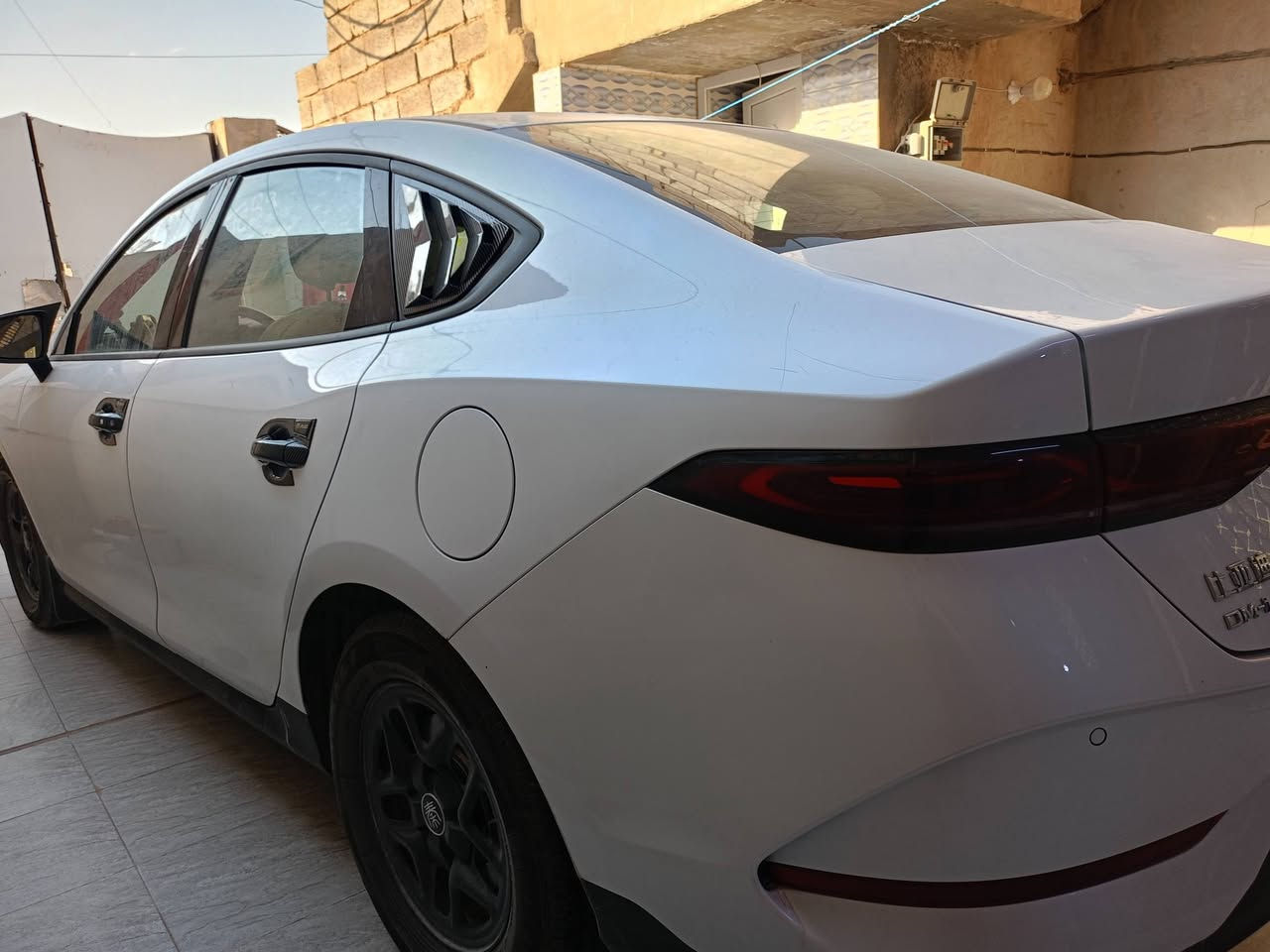 السلام عليكم 
بي واي دي كن بلاس 
موديل 2025
رقم بغداد 
ابيعها على ضررها 
سياره شغاله اي نقص مابيها عدا ضربه موضحه بالصور
***********
