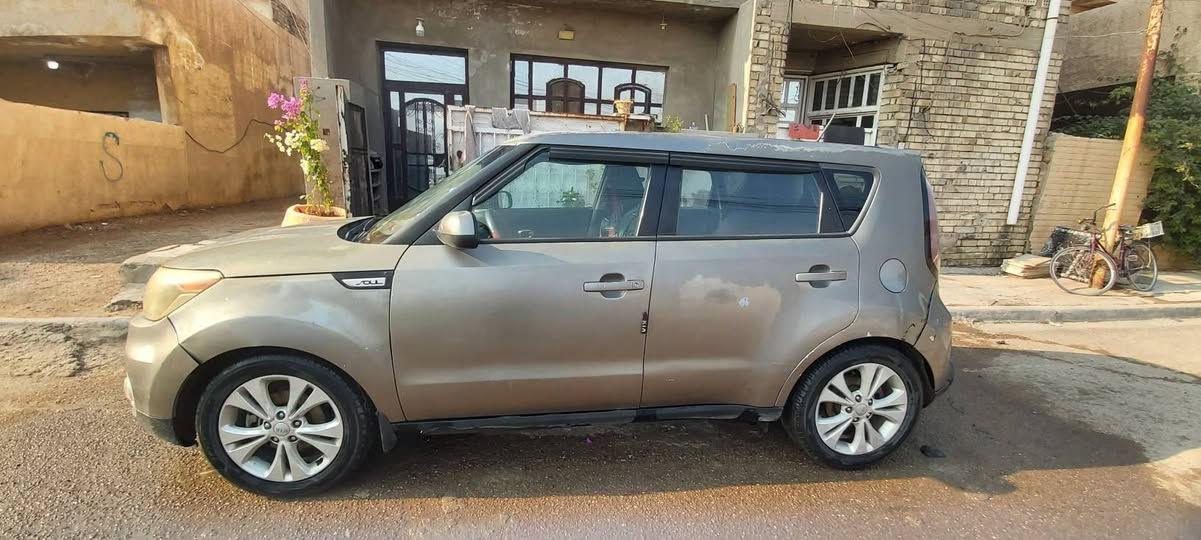 السلام عليكم  ورحمة الله وبركاته 
سيارة سول موديل 2015
ماشية 92
وارد أمريكي 
محرك 2000
السعر  85  ورقة 
بغداد 
***********
