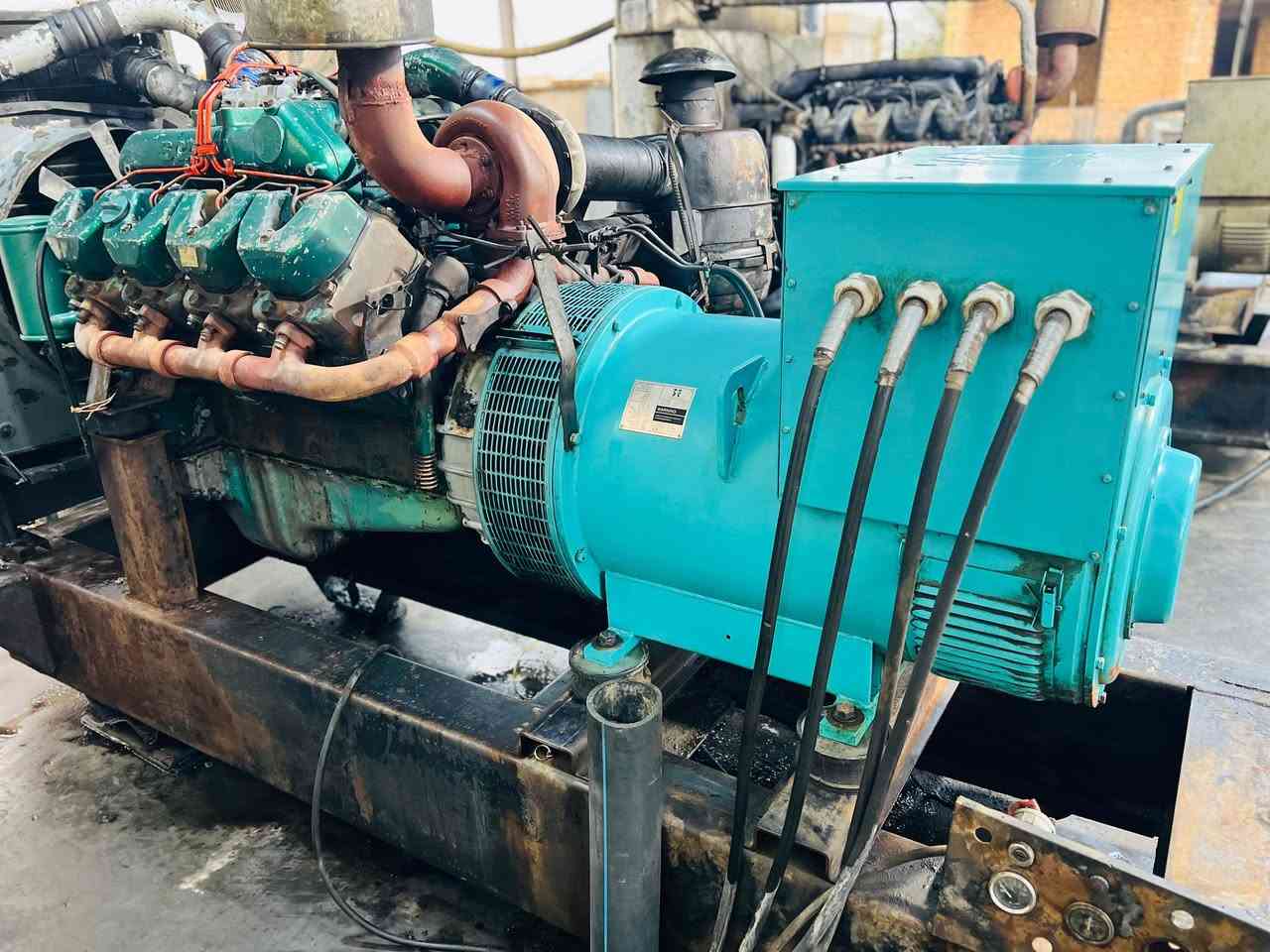 مولده سكانيا 43 ...0.8   سايز 10 للبيع مكينه شغاله ما بيها نقص جنريتر 350 كيفي ..للتواصل .***********
