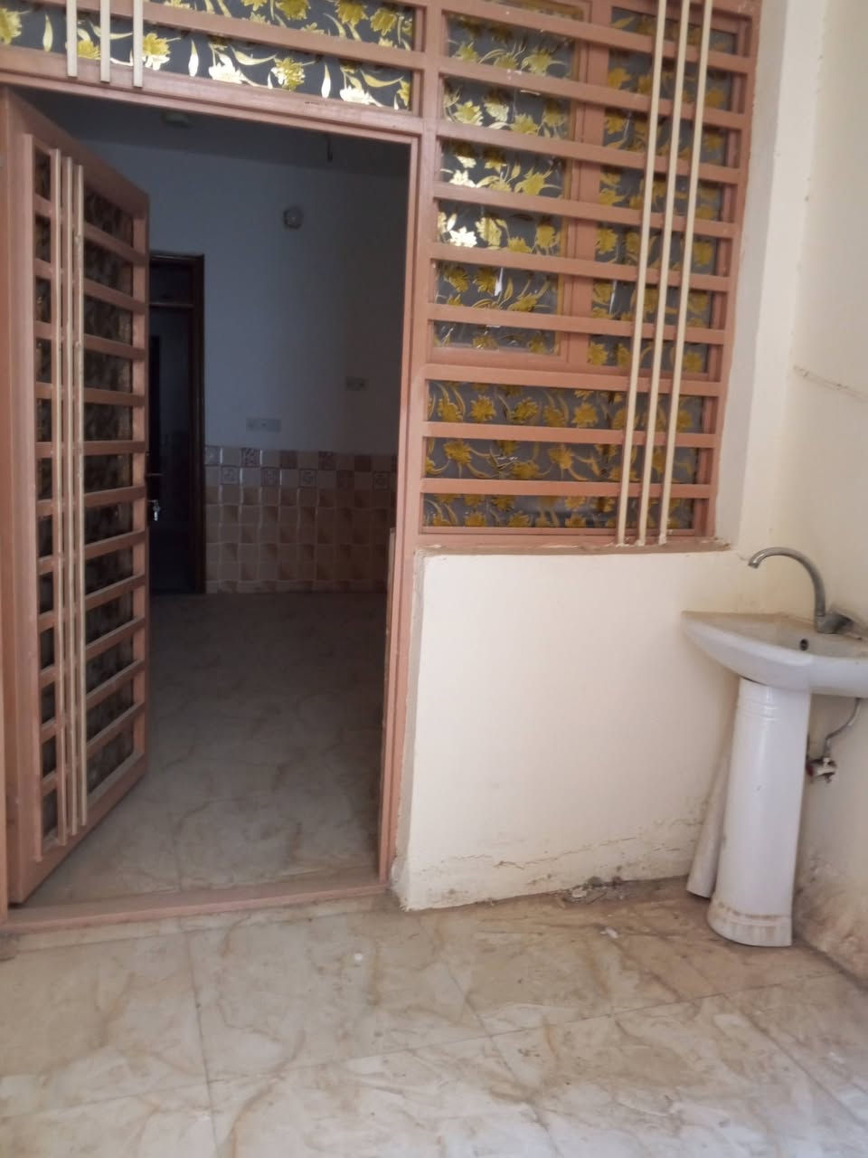 دار للبيع 70م شارع ابو طالب
طابقين بناء طابوق 3غرف نوم 4بيت عن شارع العام كافة الخدمات موجودة يبعد عن مركز المدينة 1كيلوا سند 25اقرار محكمة بية للاستفسار ***********
