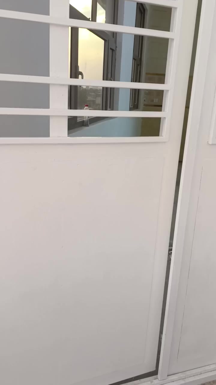 وعندي شقه ثانيه بيهه غرفتين ممصورهه
***********
