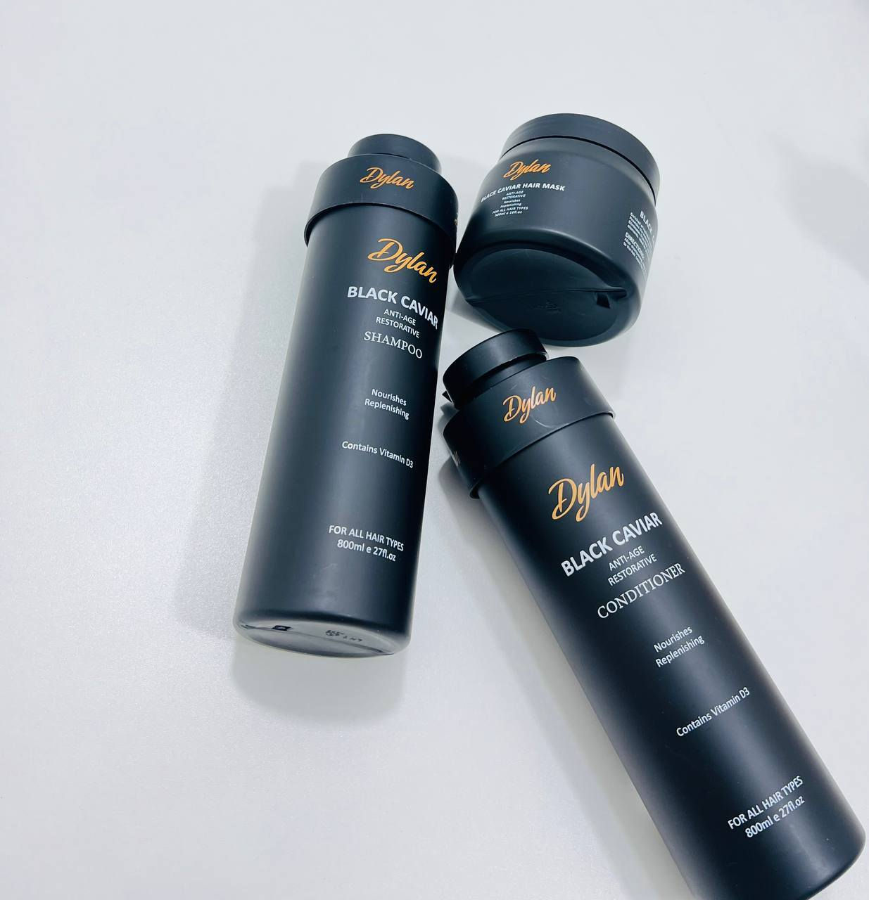 🖤 مجموعة بلاك كافيار – علاج فاخر لشعر ينبض بالحياة
ثلاثي العناية الفاخر من "Dylan" مصمم خصيصًا ليعيد لشعرك شبابه، قوته، ولمعانه الطبيعي، مهما كان نوعه.

1️⃣ شامبو بلاك كافيار – 800 مل
يغسل الشعر بلطف ويغذّيه من الجذور حتى الأطراف، بتركيبة غنية بفيتامين D3:
- يغذّي ويعيد الحيوية
- يعزز مرونة الشعر ولمعانه
- مناسب لجميع أنواع الشعر

2️⃣ بلسم بلاك كافيار – 800 مل
يرطّب بعمق ويعيد التوازن لشعرك بعد الغسل:
- يعالج التقصف ويمنح نعومة فورية
- يغذّي ويقوّي بصيلات الشعر
- مثالي لكل أنواع الشعر

3️⃣ ماسك بلاك كافيار – علاج مركز
الخطوة الأخيرة لعناية متكاملة:
- يعيد بناء الشعر التالف
- يمنح كثافة ولمعان طبيعي
- مناسب لكل أنواع الشعر

تـــــــوصيــــــ🚗ــ # بغـــــداد #محــافظات


**إذا كنت صاحب هذا الإعلان وتريد حذفه لأي سبب، رجاءا أرسل رسالة إلى الدعم الفني**