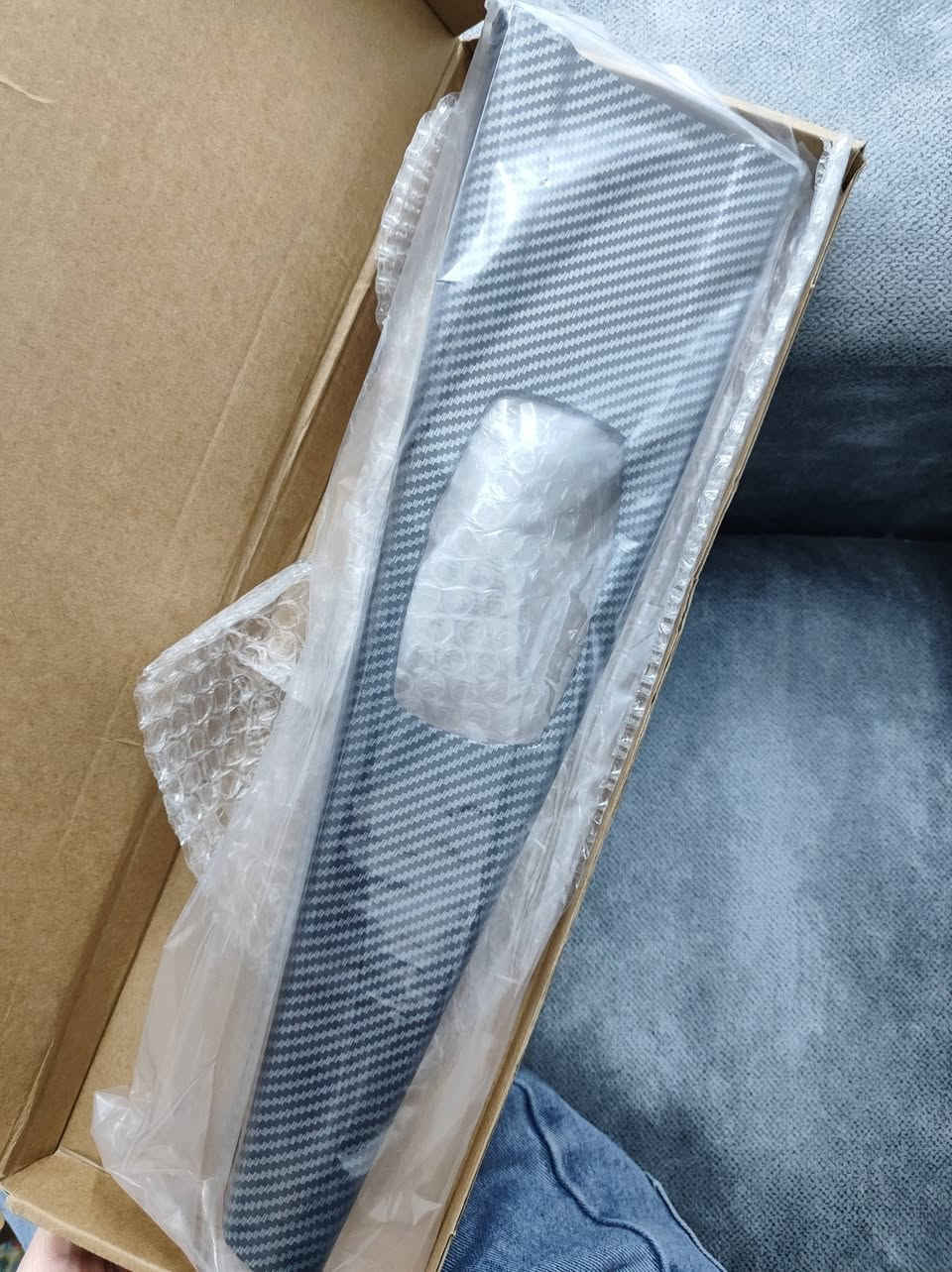 سلام عليكم شلونكم شباب .
قطع طلعن بالأمزون جديدات ما مستعملات ابد .
شكل كاربون .
قطعه تبريد خلفي Bmw x1 2016 
قطعه كير ما اعرف يا موديل بس جديده .
اي استفسار عن السعر والتوصيل الأتصال على هذا الرقم 
***********
