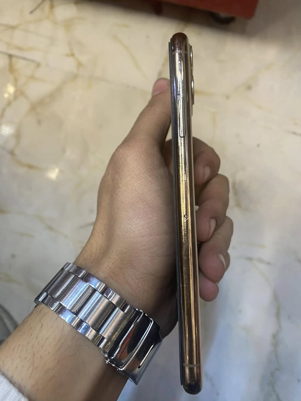 ايفون 11 برو ماكس 
دبل سيم 
64 
مبدل بس باتري 100 
كلو شغال 
السعر 250 
العنوان موصل الزهور
غير متواجد خاص فقط عل رقم

***********
